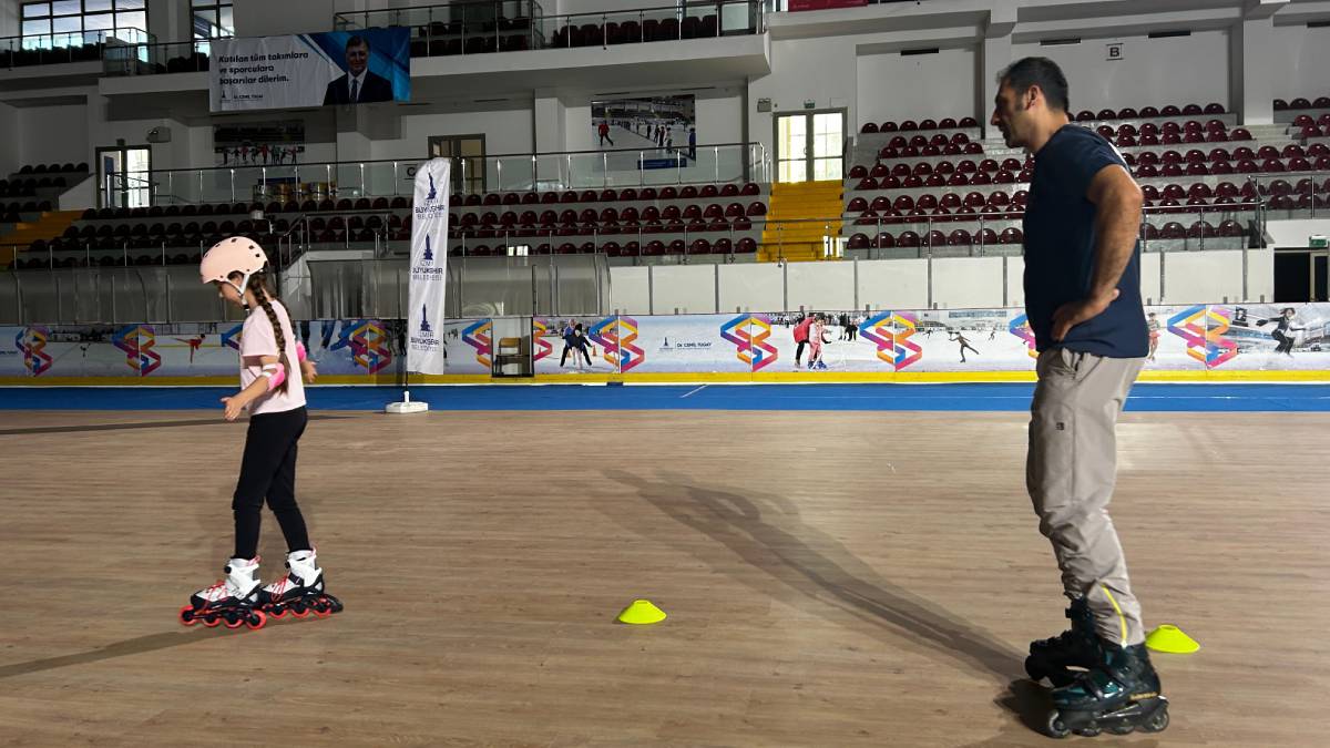 Büyükşehir’in tekerlekli paten kursunda kayıt zamanı