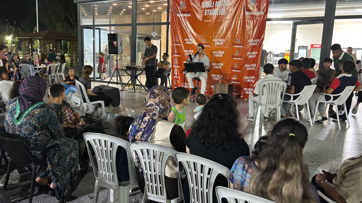 Ceyhan Belediyesi yaz akşamlarını sanatla renklendiriyor