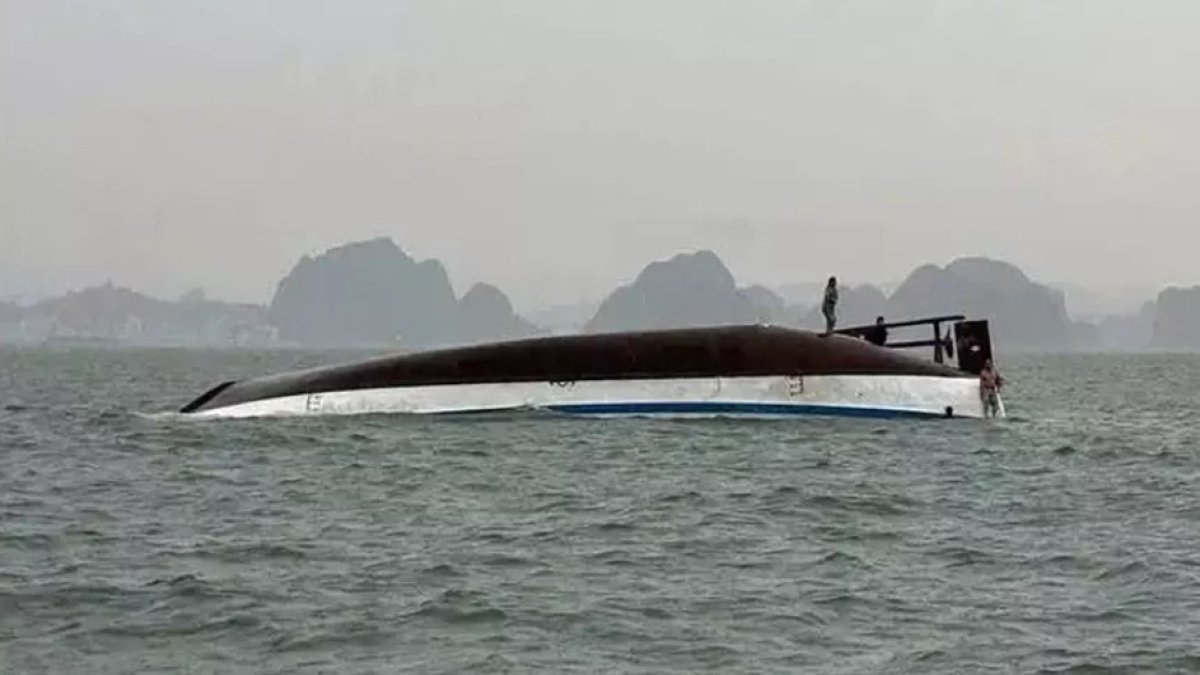Vietnam’da fırtınaya yakalanan tur teknesi battı: Çok sayıda ölü ve kayıp var