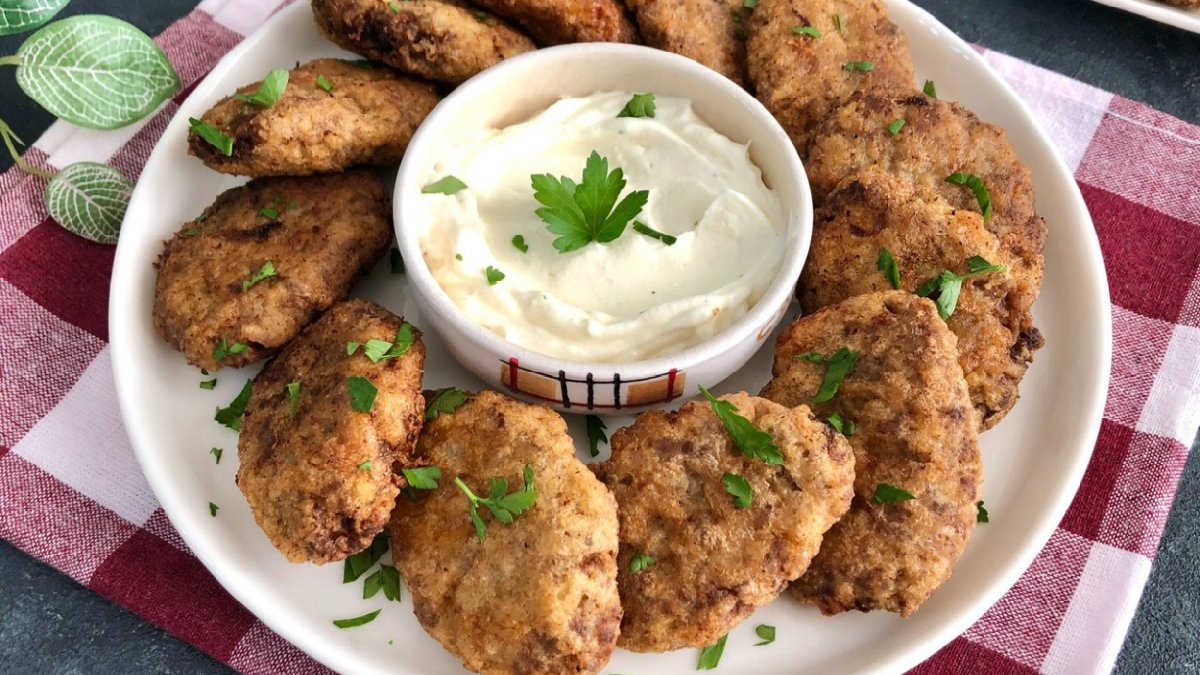 Evde kalan pilavı değerlendirme tarifi! Tadı başka hiçbir köfteye benzemez: Hiçbir şey israf olmasın