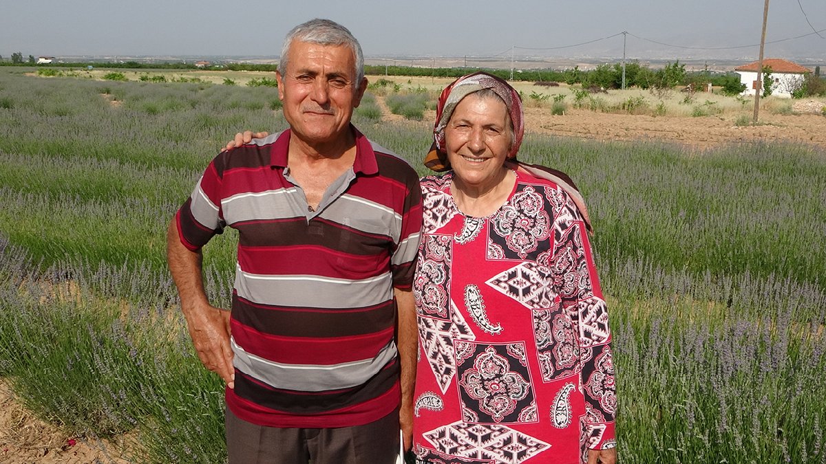 İnternette dikkatini çekti, eşiyle birlikte işe koyuldu! 3. kez hasat ettiler: En güzel kokan iş, geçim kapıları oldu