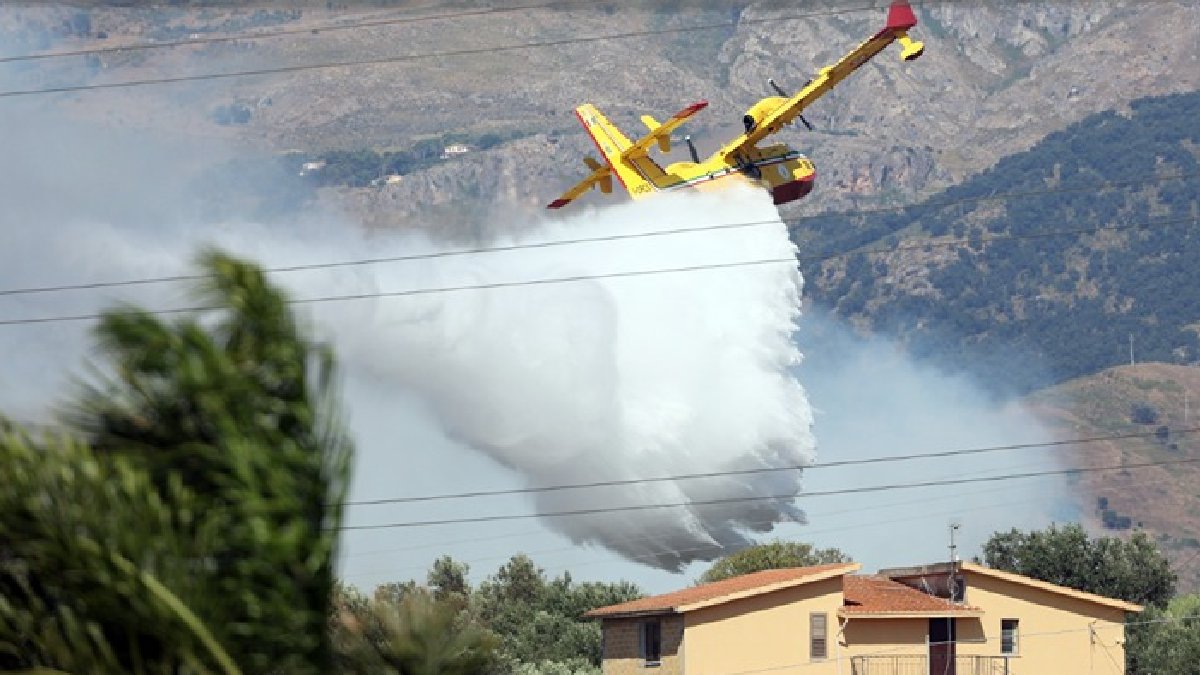 İtalya’da yangın: Yerleşim yerleri tehdit altında