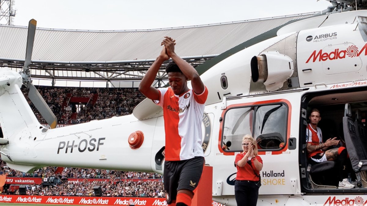 İstanbul'da öğrenciydi, Hollanda'da yıldız oldu: Feyenoord'un yeni transferi Diarra stadyumun ortasına helikopterle indi