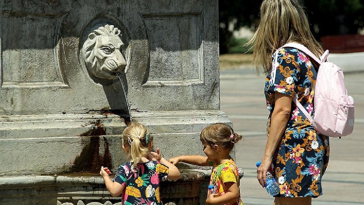 Sırp yetkililer kırmızı alarma geçti: Termometreler 42 dereceyi gösterecek