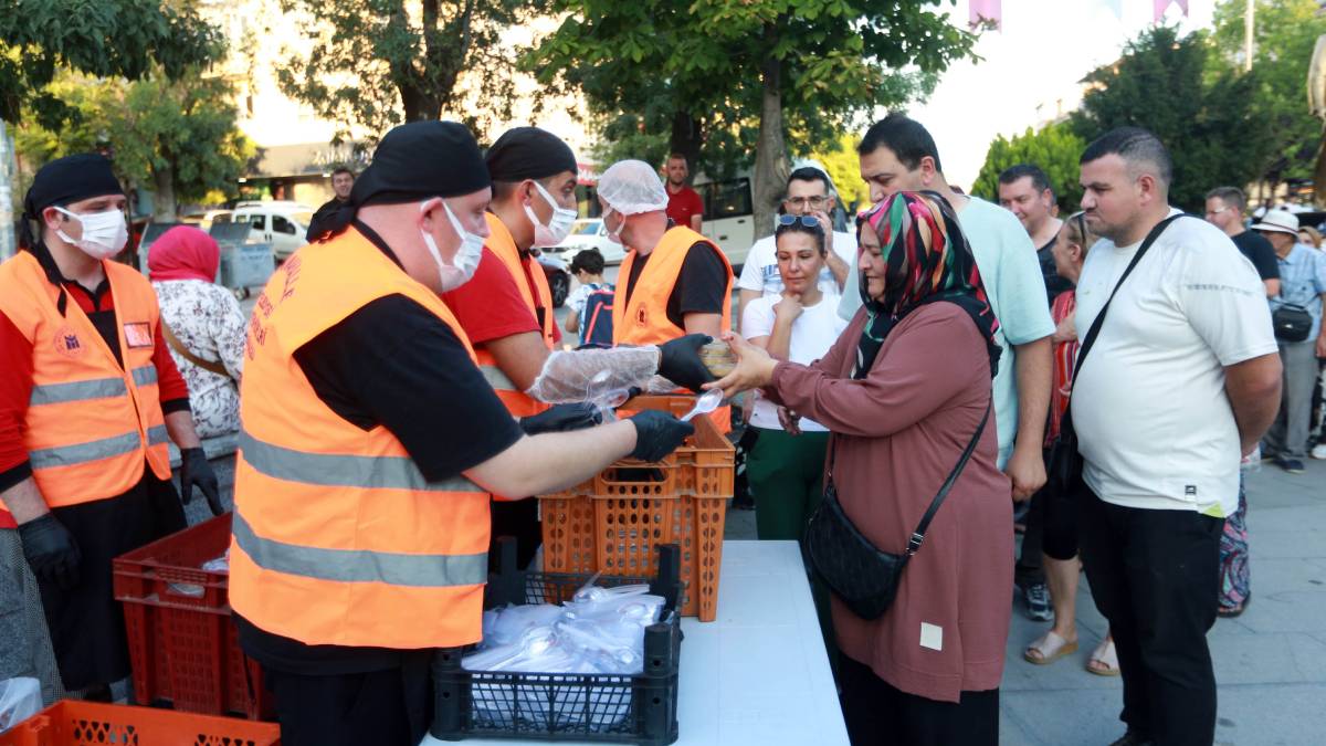 Binlerce Yenimahalleli Kerbela Şehitlerini andı