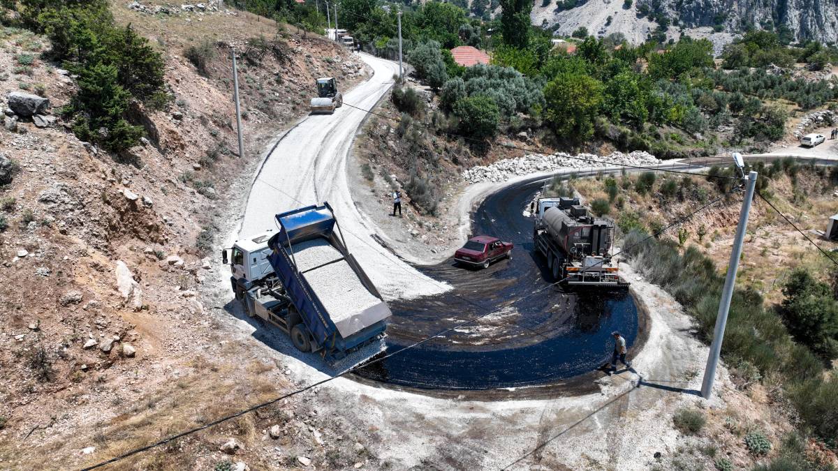 Serik Haskızılören Mahallesi yeni yoluna kavuştu
