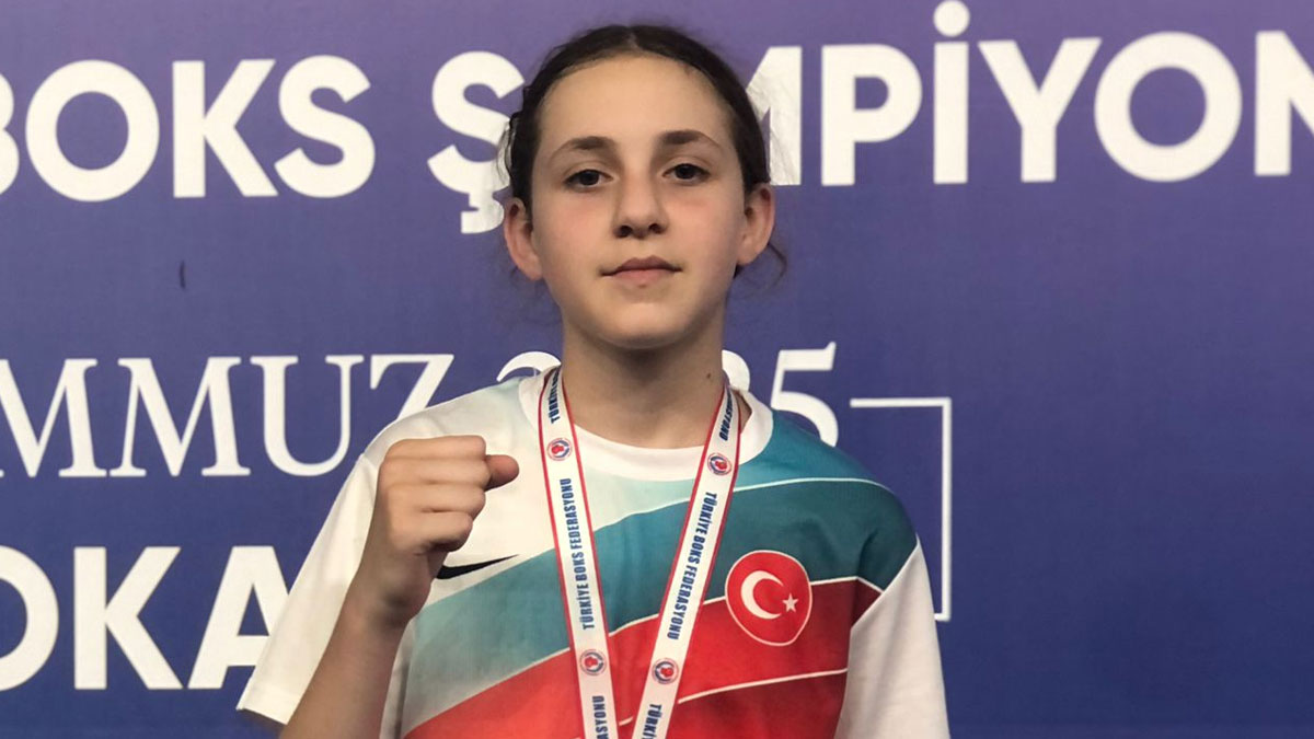 Boksun altın yumruğu: Buğlem Mira Cam puan bile vermeden Türkiye şampiyonu oldu