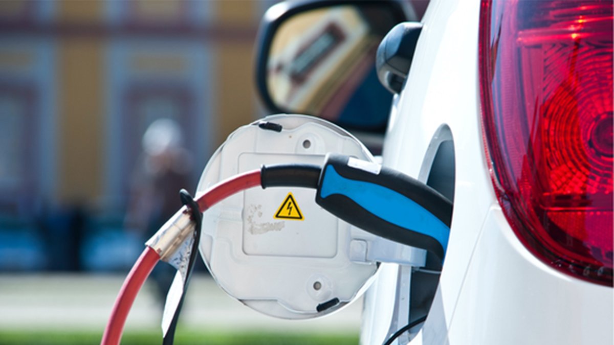 Yeni ÖTV yasası meclis'ten geçti: Emre Özpeynirci açıkladı: Elektrikli otomobillere ÖTV zammı gelecek mi?