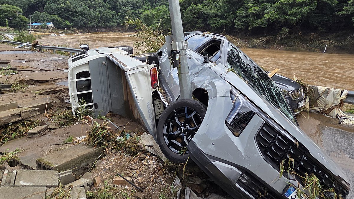 Güney Kore'deki sel felaketinde bilanço artıyor