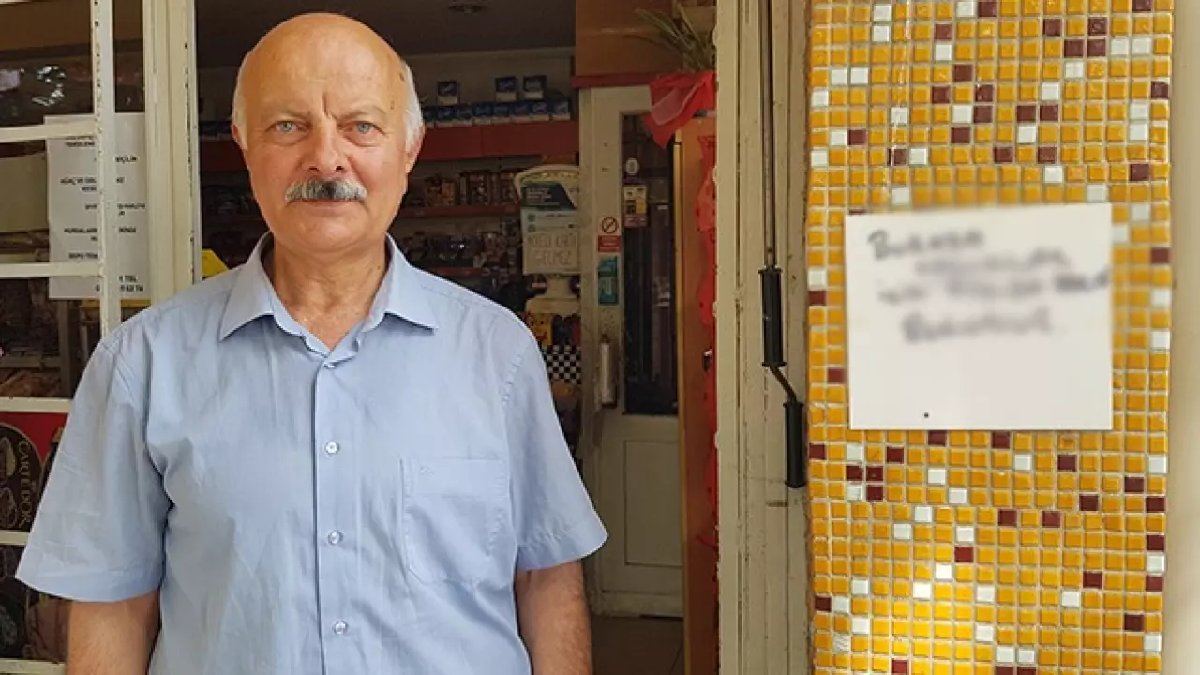 Market camına astı gören uzun süre baktı! Ne iş ilanı ne de askıda ekmek yazısı… Herkes merakından geliyor