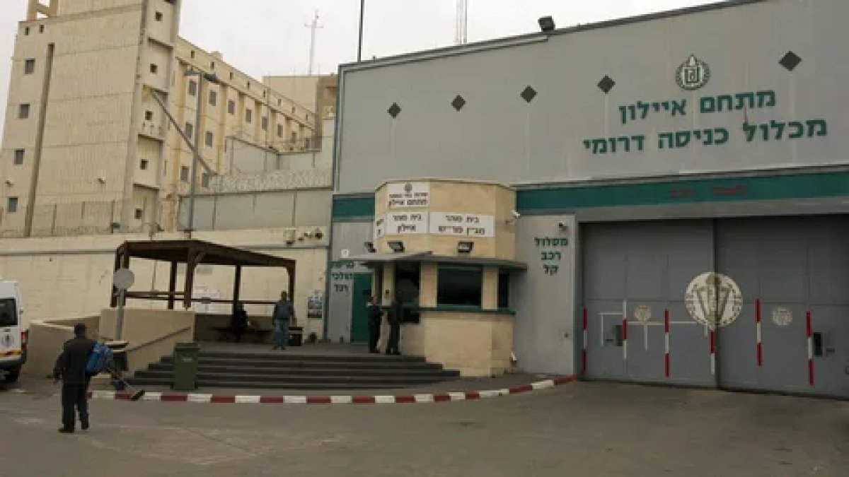 İsrail basını Filistinli ve Lübnanlı mahkumların tecritte tutulduğu Ayalon Hapishanesini anlattı