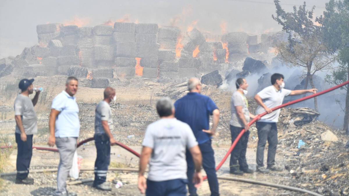 İzmir İtfaiyesi yangınlarla mücadelesini sürdürüyor