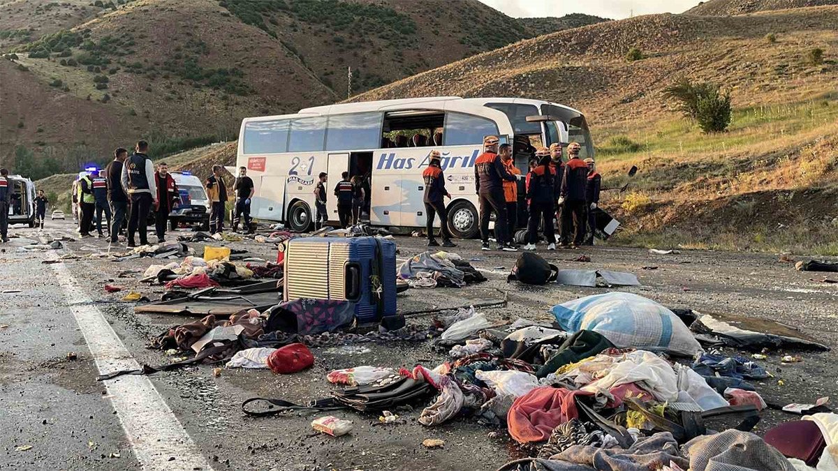 Sivas'ta 4 kişinin öldüğü otobüs kazasında şoför tutuklandı