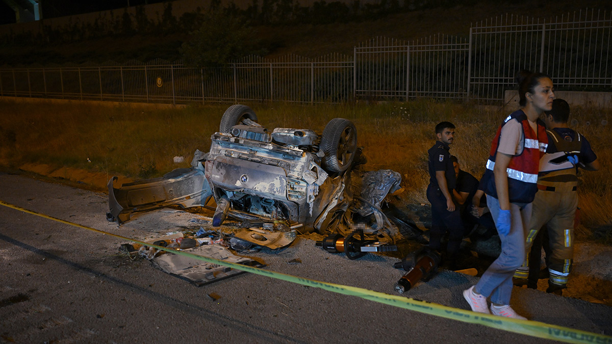 Ankara’da ters yön faciası: Araçlar hurdaya döndü, 2 kişi hayatını kaybetti