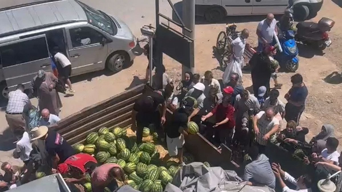 Böyle kampanya görülmedi! ‘Bedava Karpuz’u duyan oraya koştu: Saniyeler içinde ne var ne yoksa silip süpürüldü