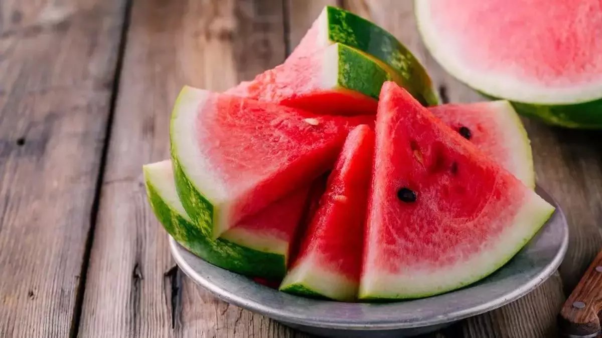 Yaz sofralarının gözdesi karpuzda bakteri tehlikesi! Eğer bu şekilde tüketirseniz zehirlenebilirsiniz: Salmonella, E.coli...