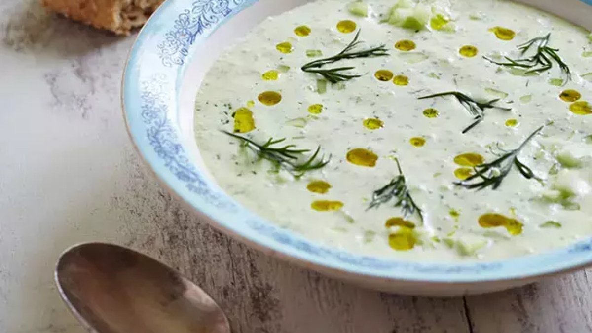 Yaz sıcağında sağlıklı ve pratik serinleme yolu: Soğuk buğday çorbası ile hem tok hem ferah kalın!