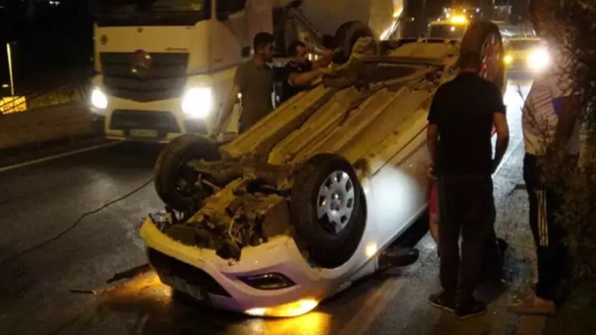 Malatya’da faciadan dönüldü: Otomobil refüje çarptı, can kaybı yok