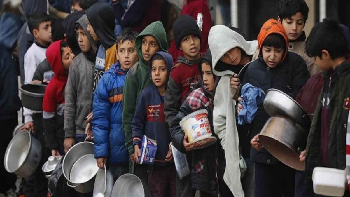 BM: Gazze'de yardım tırlarına ulaşmak isteyen siviller öldürülüyor