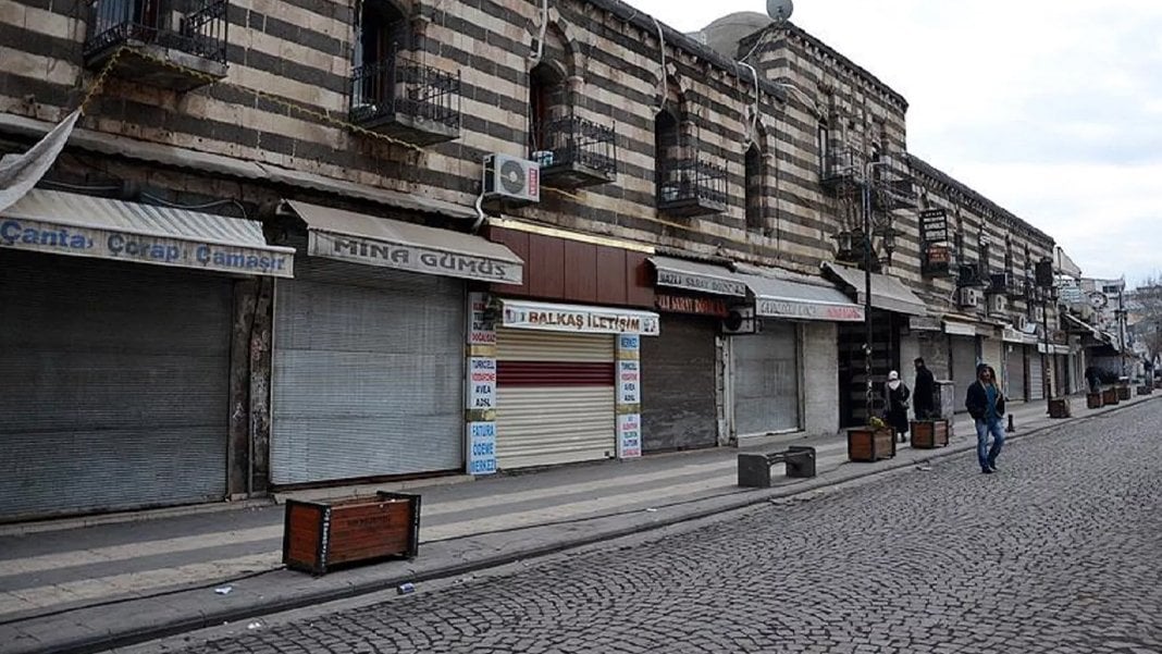Tekstil sektörü çöküşte: İstanbul’da kepenkler bir bir iniyor