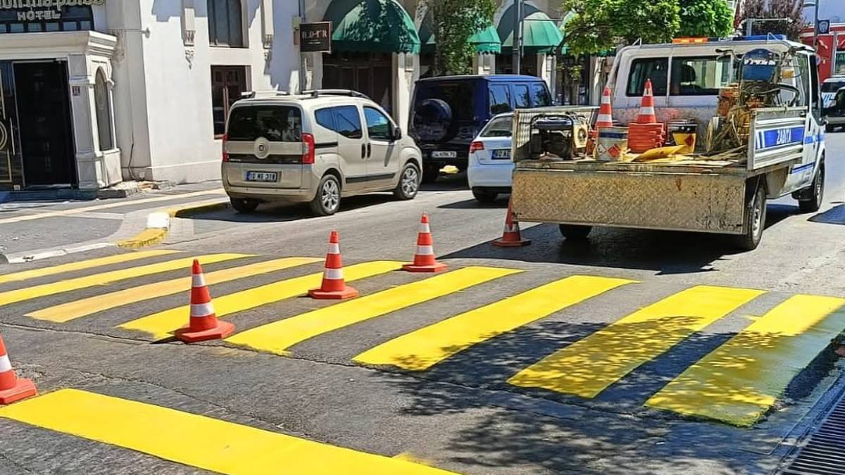 Bandırma’da yaya geçitleri yenileniyor