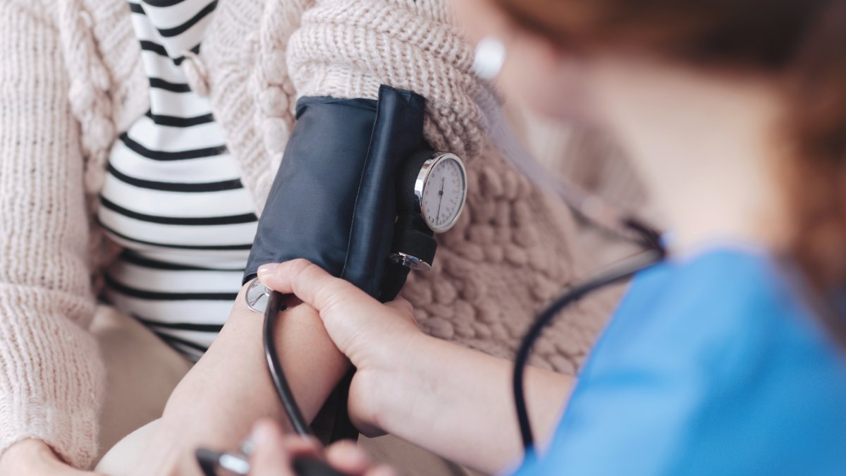 O hareket tansiyonu ilaç gibi düşürüyor! Prof. Dr. Güner Sönmez açıkladı: İşte 8 dakikada tansiyonu dengeleyen o egzersiz!