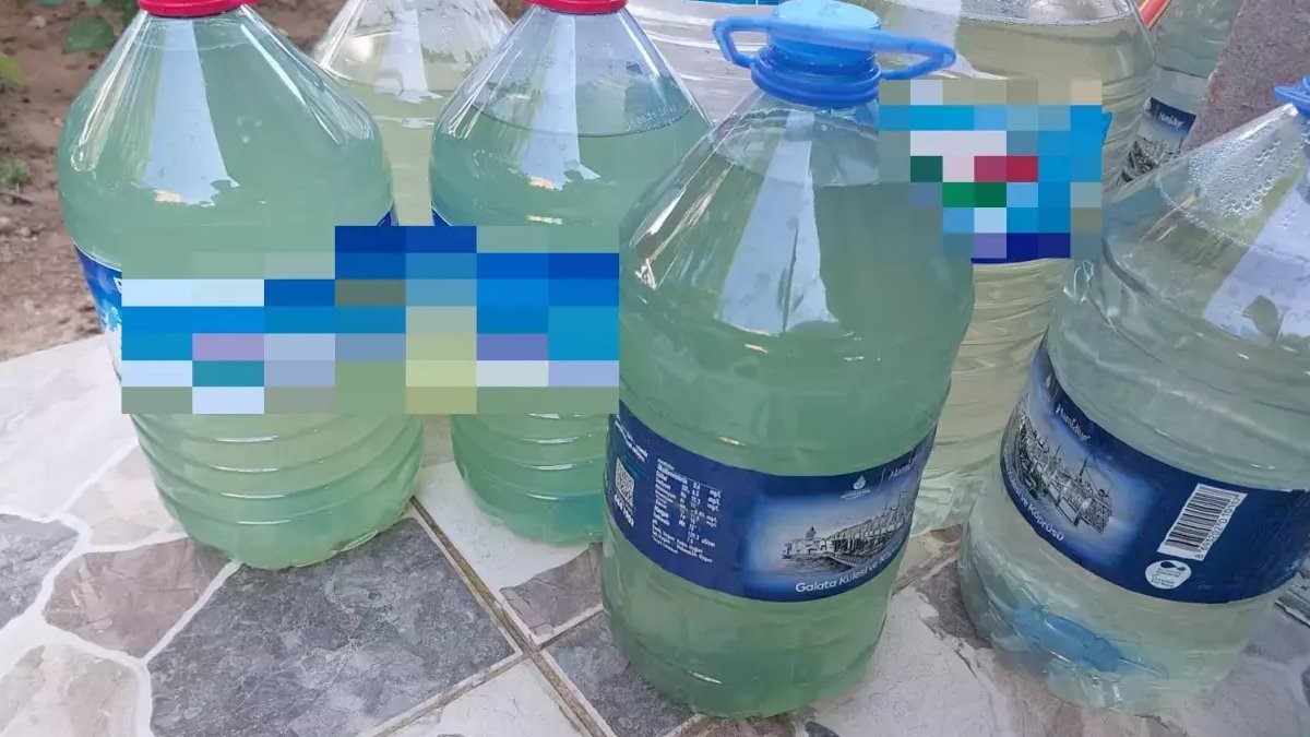 Musluk suları yeşil aktı, bir mahalle ayaklandı! Ne içilir ne de yıkanır: Yeşil su herkesi tedirgin ediyor