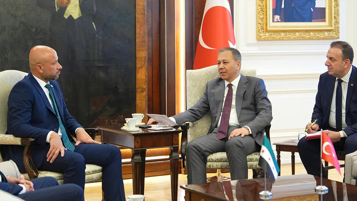 Yerlikaya, Suriye Afet Yönetimi Bakanı Salih ile görüştü