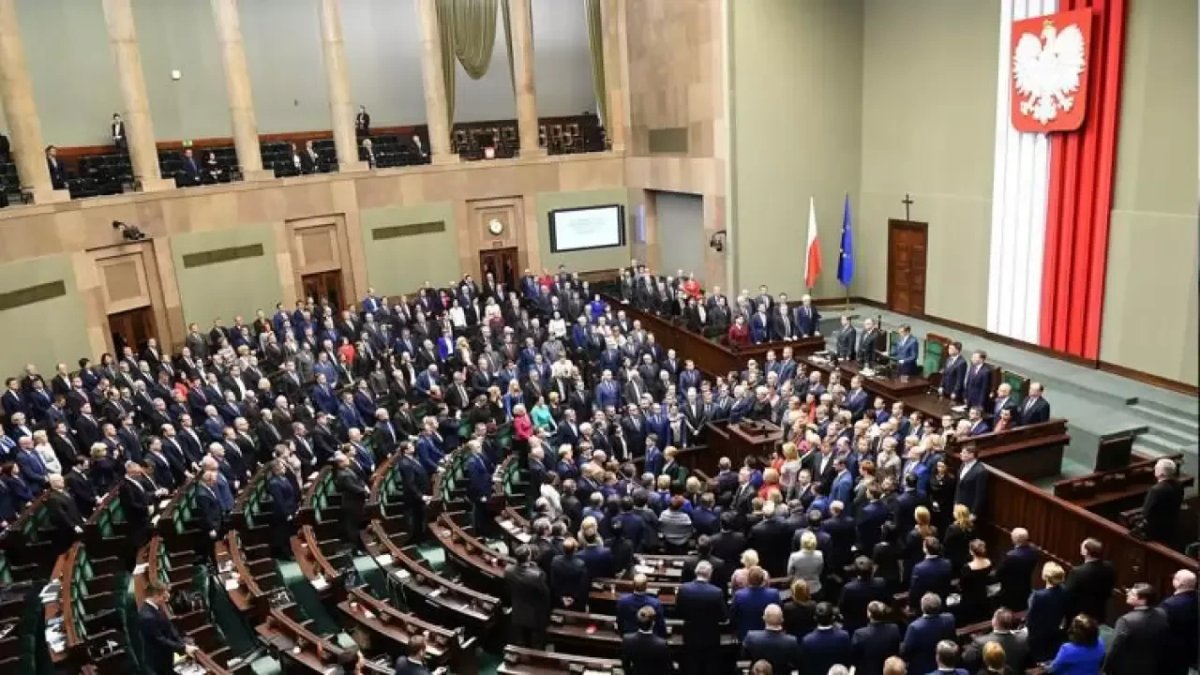 Polonya’da Tusk’tan kabine değişikliği: Bakanlık sayısı azaltıldı, yeni bakanlıklar kuruldu