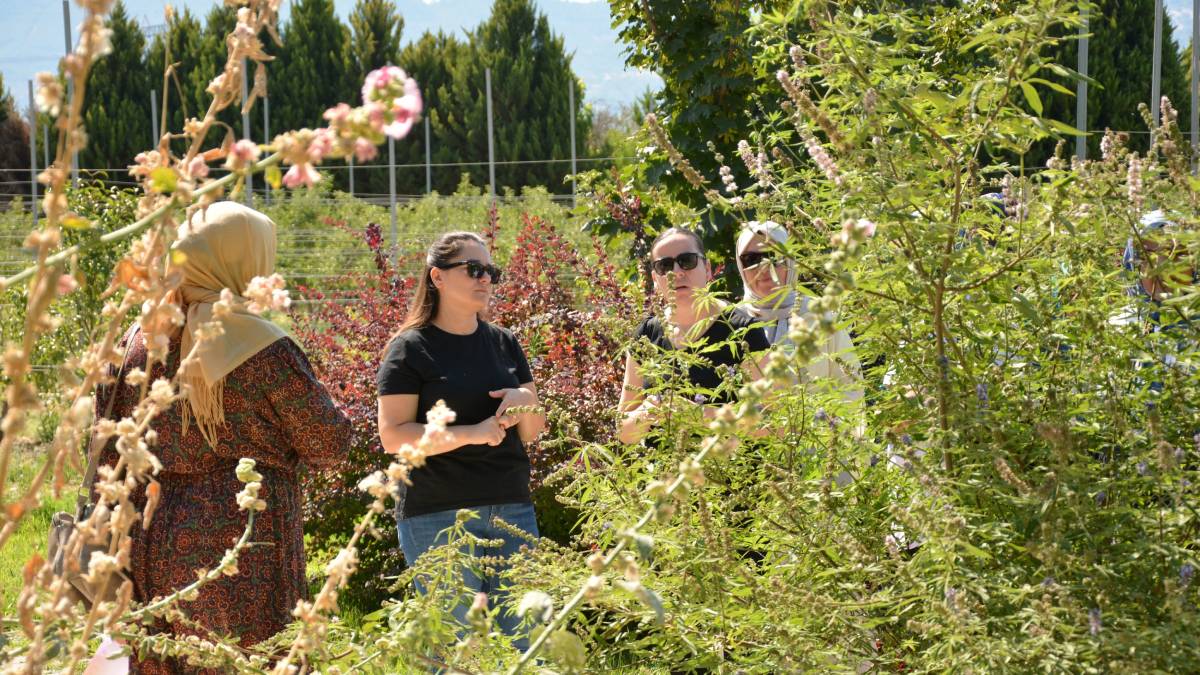 Burhaniye Aile Destek Merkezi kursiyerlerinden BAÇEM’e anlamlı ziyaret