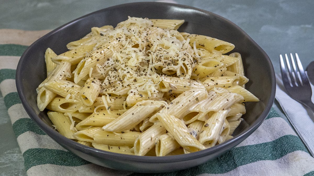 Makarnanın en güzel hali! Kimse hayır diyemeyecek: İşte kremalı tavuklu mantarlı makarna tarifi…