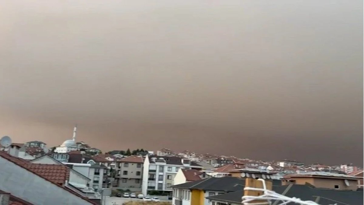 Bursalılara kül yağmuru uyarısı: Kapı ve pencereleri kapatın