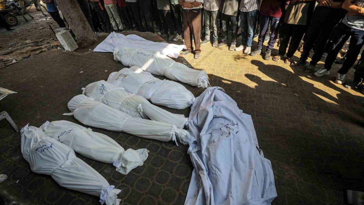 İsrail son 24 saatte ölüm yağdırdı: Gazze'de 23'ü yardım görevlisi 79 can kaybı