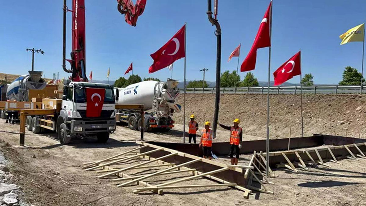 Bakan Uraloğlu müjdeyi verdi 2028'de tamamlanıyor! Seyahat süresi 10 dakika azalacak