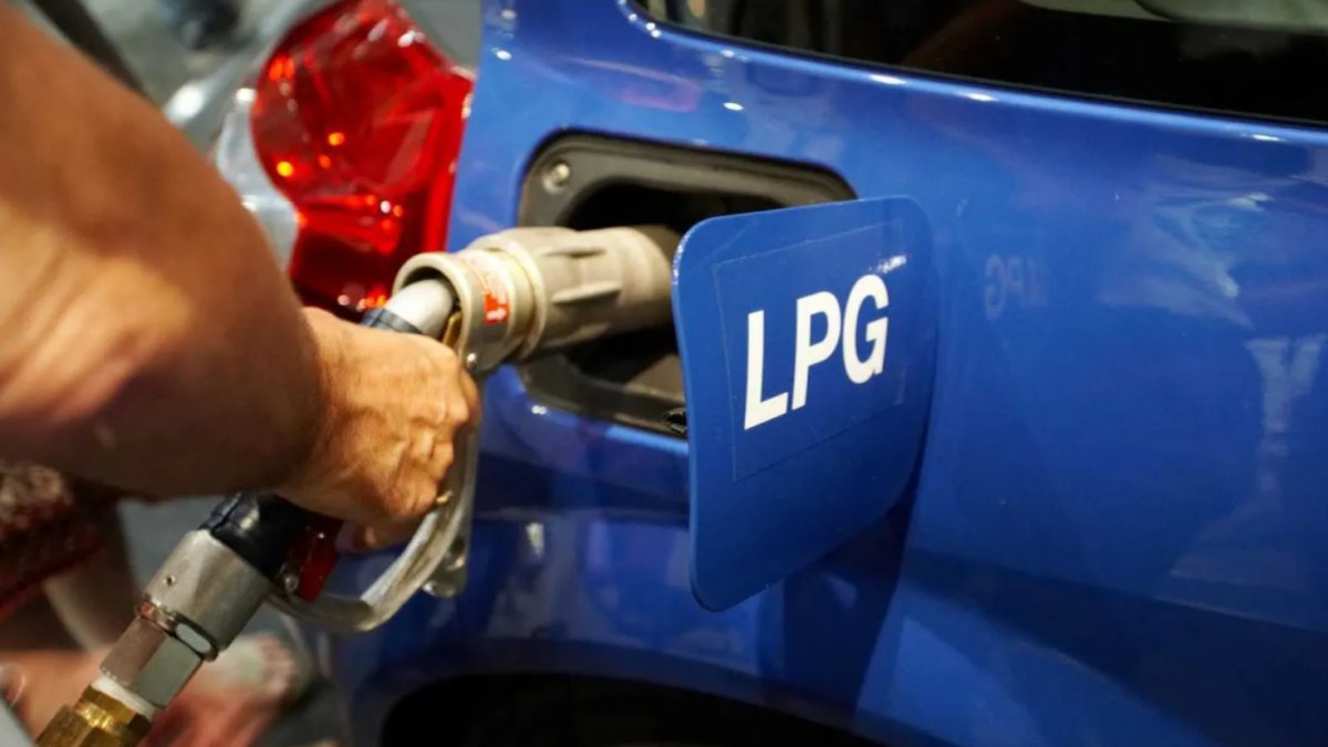Akaryakıt fiyatları tabelaya yansıdı: LPG'ye zam geldi