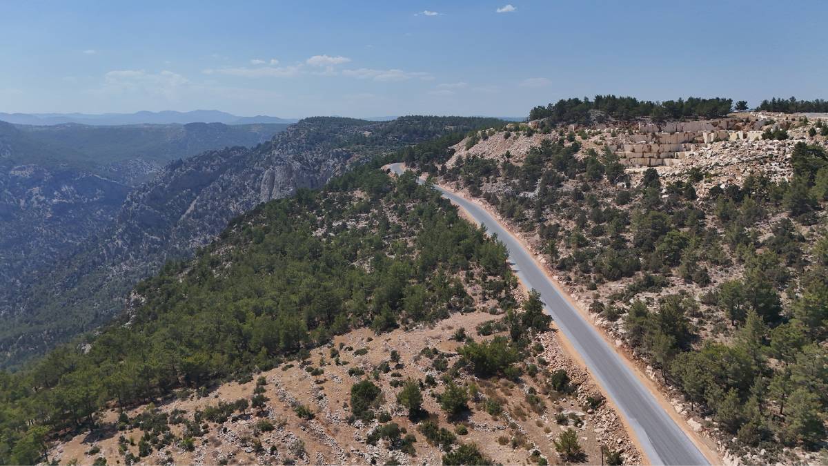 Büyükşehir, Gülnar kırsalındaki üstyapı yatırımlarını sürdürüyor