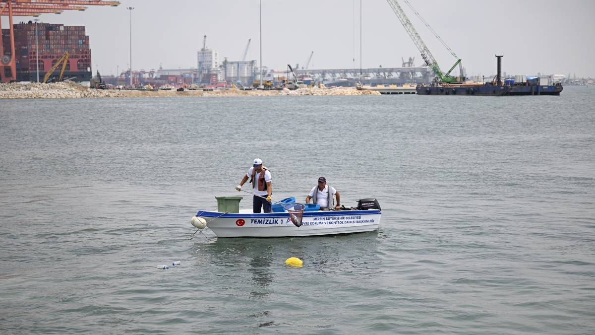 Büyükşehir ile Mersin denizi atıklardan arınıyor
