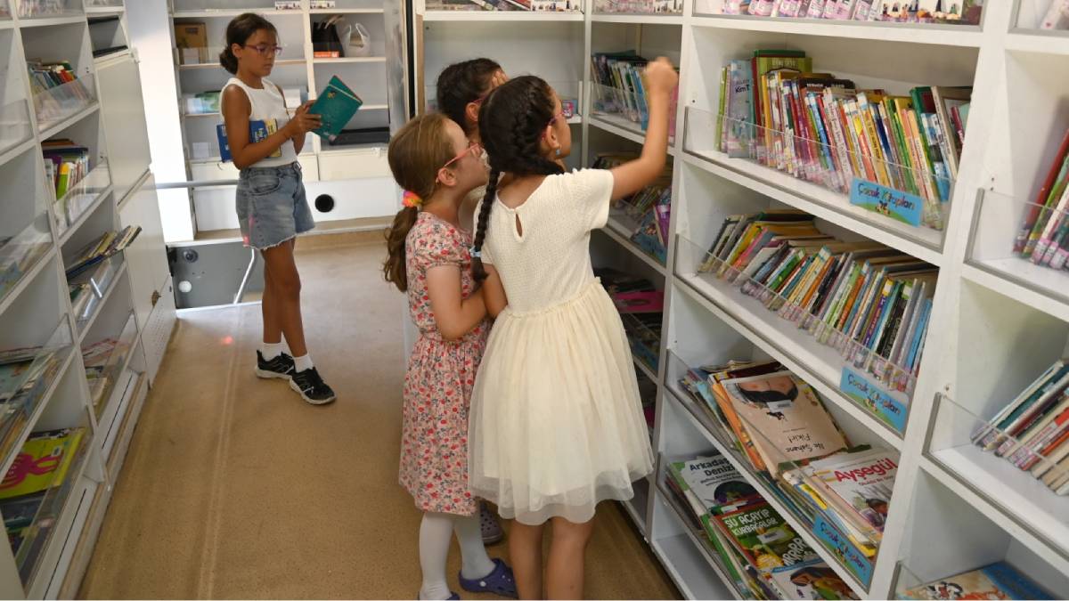 Karabağlar’da kitapla tanışmayan çocuk kalmayacak