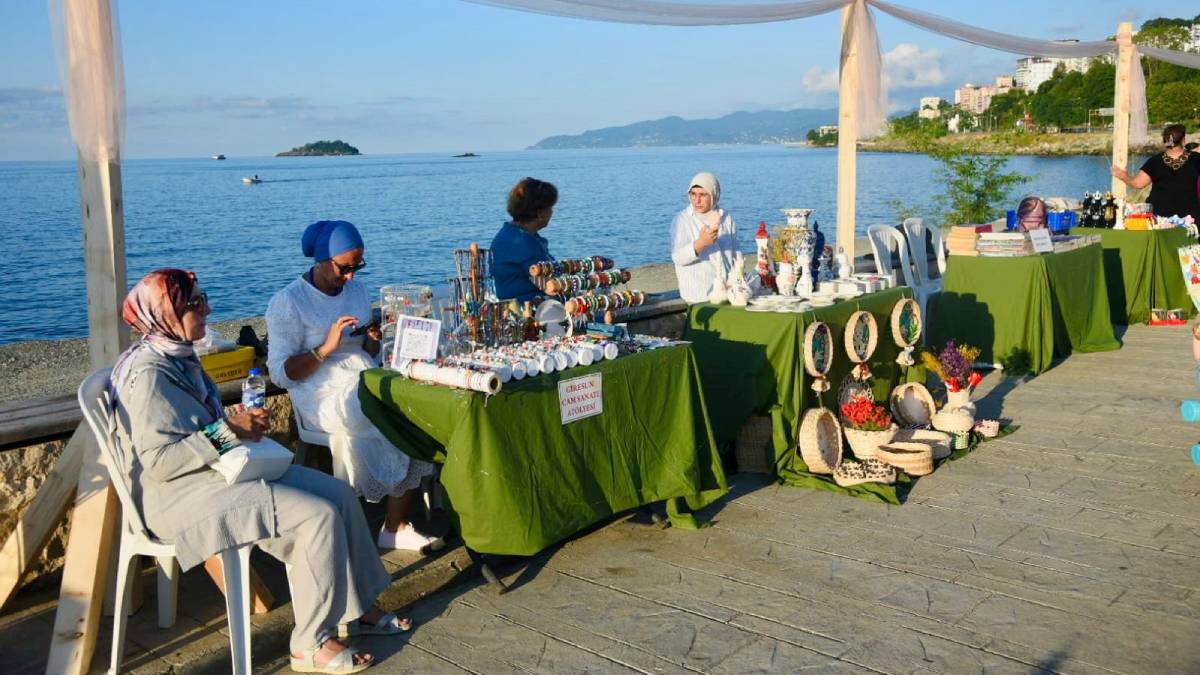 Botanik Park’ta Ayışığı Pazarı ve Gifod Fotoğraf sergisi açıldı