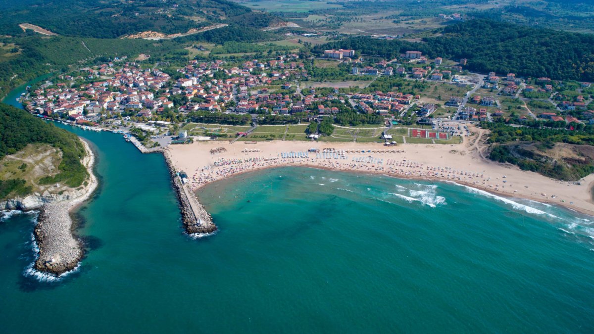 İstanbul'a 1,5 saatlik uzaklıkta! Huzurun adresi: Bu şirin sahil kasabası hem masmavi deniz sunuyor hem de yeni keşifler sunuyor