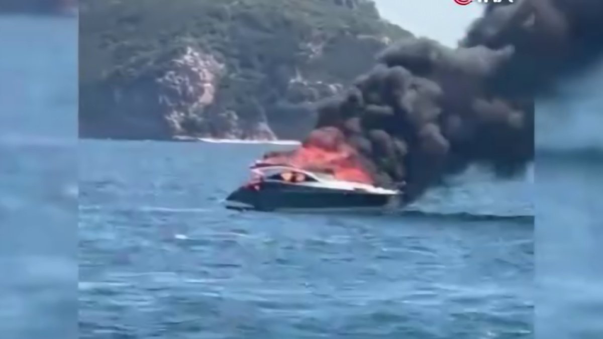 Kınalıada açıklarında korkutan yat yangını