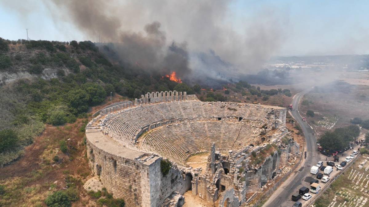 Antalya’da 4 farklı noktada orman yangını çıktı