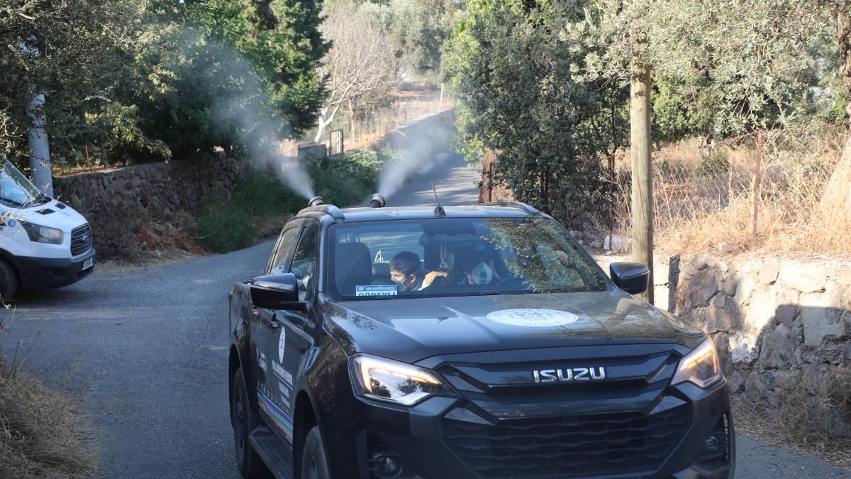 Bir notla başlayan hayal gerçeğe dönüştü:  İlaçlama aracına bindi, ekiplerle birlikte temsili görev yaptı