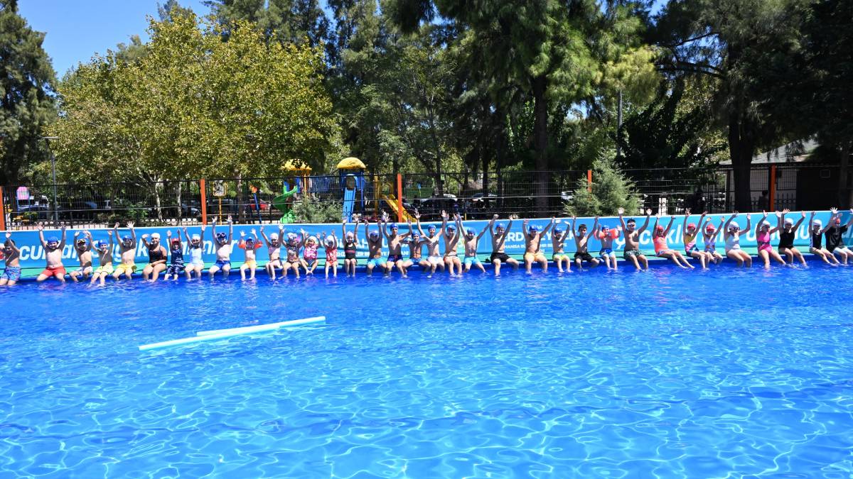 Büyükşehir’in havuzları çocuklarla buluşuyor