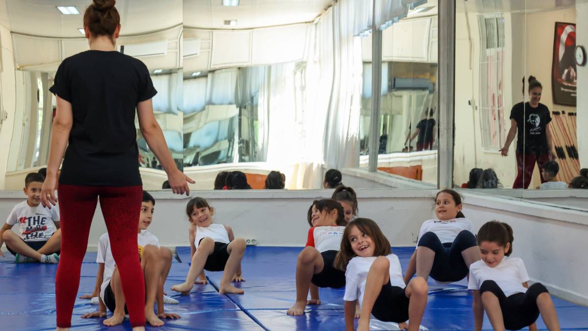 Jimnastik kursu renkli görüntülere sahne oluyor