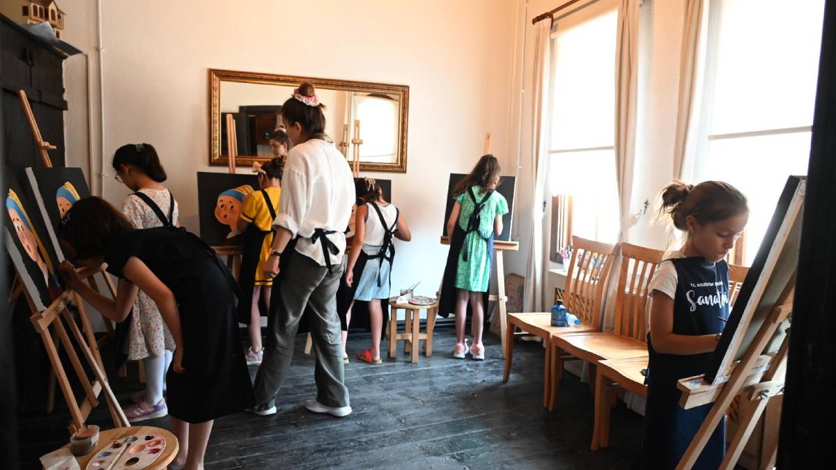 Sanatevi atölyeleri renkli görüntülere sahne oluyor