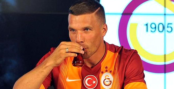 Podolski çayını içti, Galatasaray'a imzasını attı