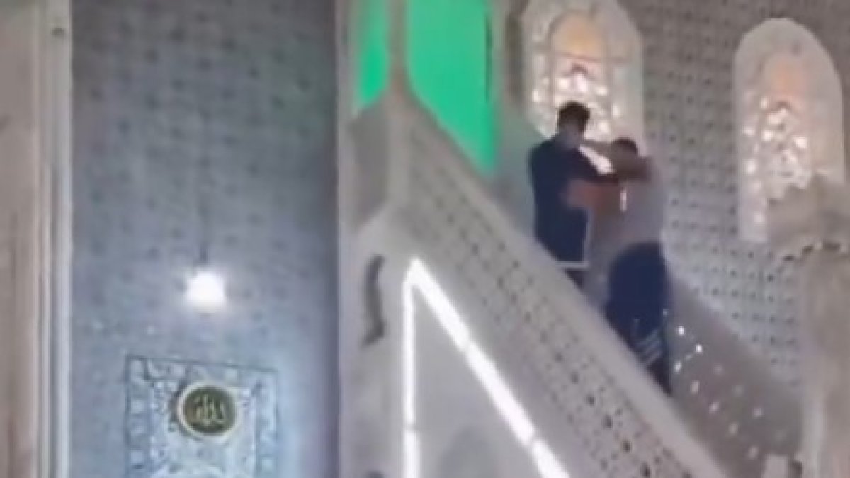 Esenyurt'ta Cuma namazında hükümete tepki: Faiz haramsa, bu ödeme Müslüman ülkesinde olacak iş mi?