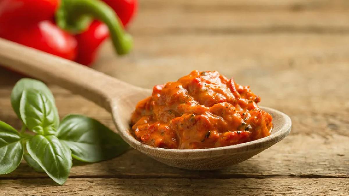 Köz tadında ev yapımı lezzet patlaması! Balkanlar rüzgarı mutfağınızda esecek: İşte efsane ajvar tarifi…