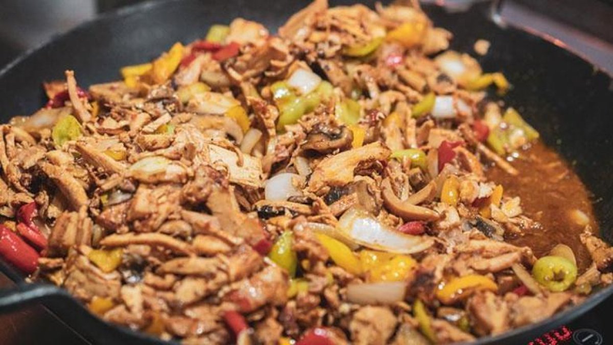 Sadece 15 dakikada sofra şöleni: Lokanta usulü tavuk sote yapmanın sırrı ortaya çıktı!